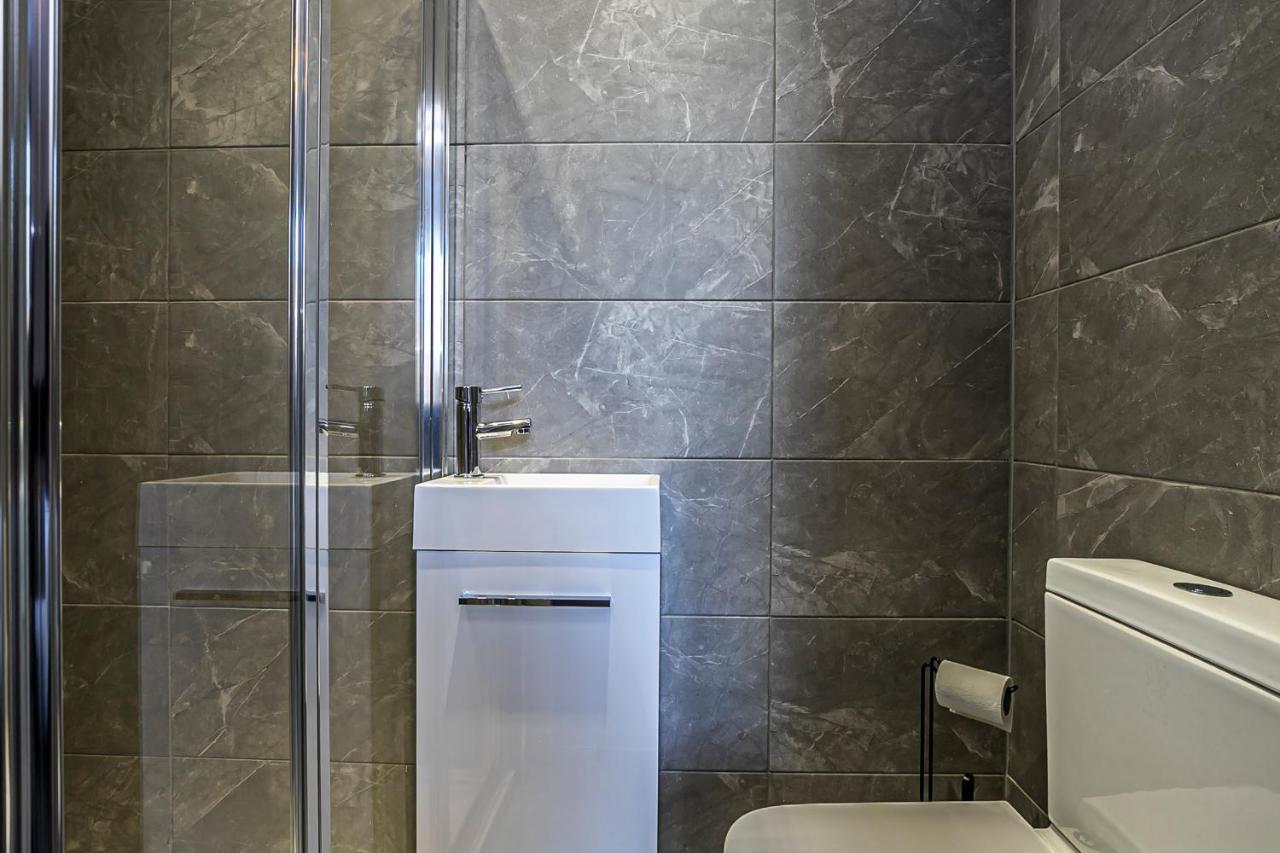 Pages Hotel And Guesthouse Harlow Dış mekan fotoğraf