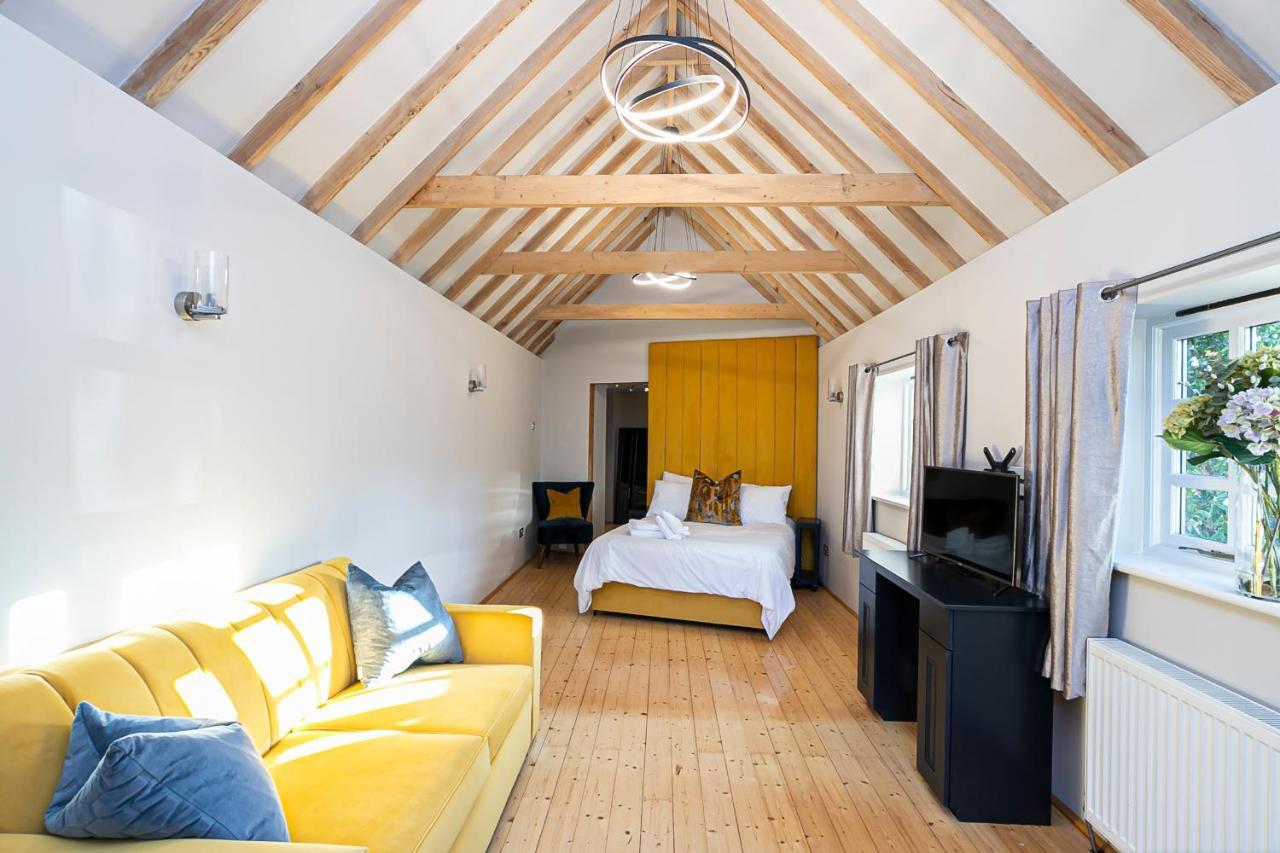 Pages Hotel And Guesthouse Harlow Dış mekan fotoğraf