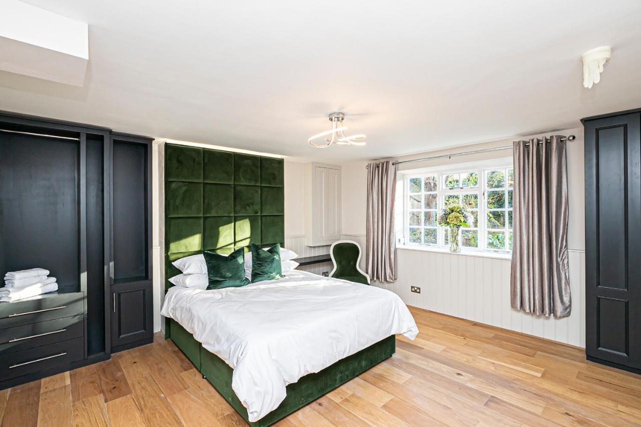 Pages Hotel And Guesthouse Harlow Dış mekan fotoğraf