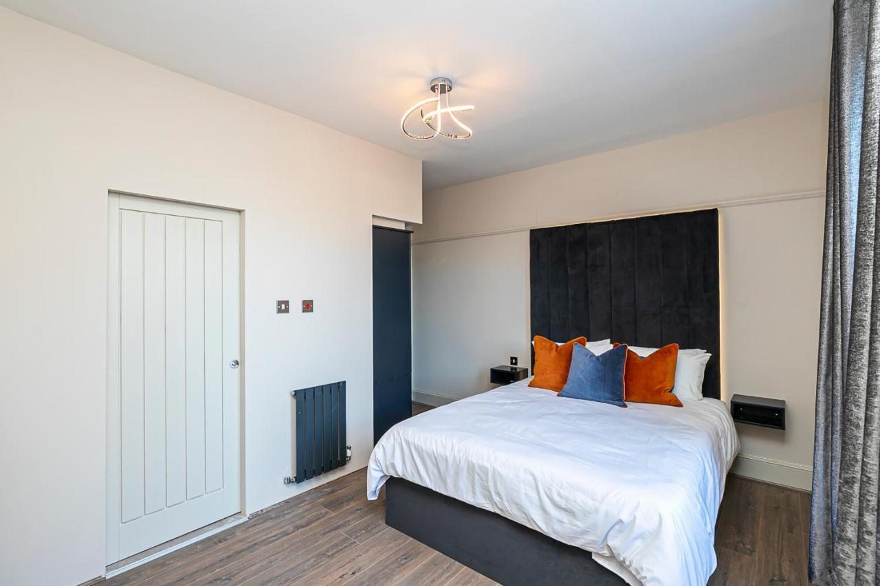Pages Hotel And Guesthouse Harlow Dış mekan fotoğraf