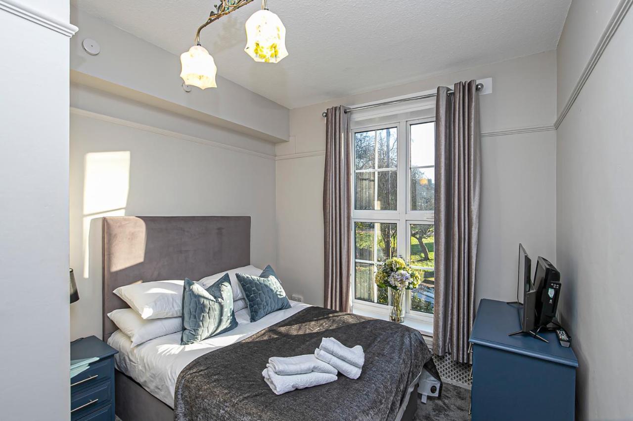 Pages Hotel And Guesthouse Harlow Dış mekan fotoğraf
