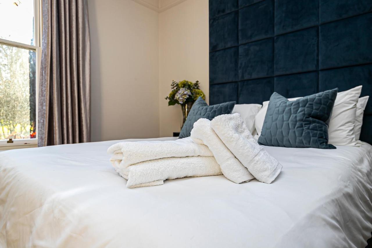Pages Hotel And Guesthouse Harlow Dış mekan fotoğraf