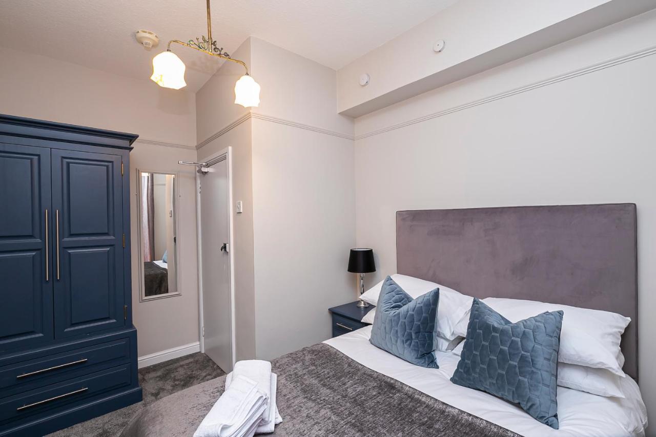 Pages Hotel And Guesthouse Harlow Dış mekan fotoğraf