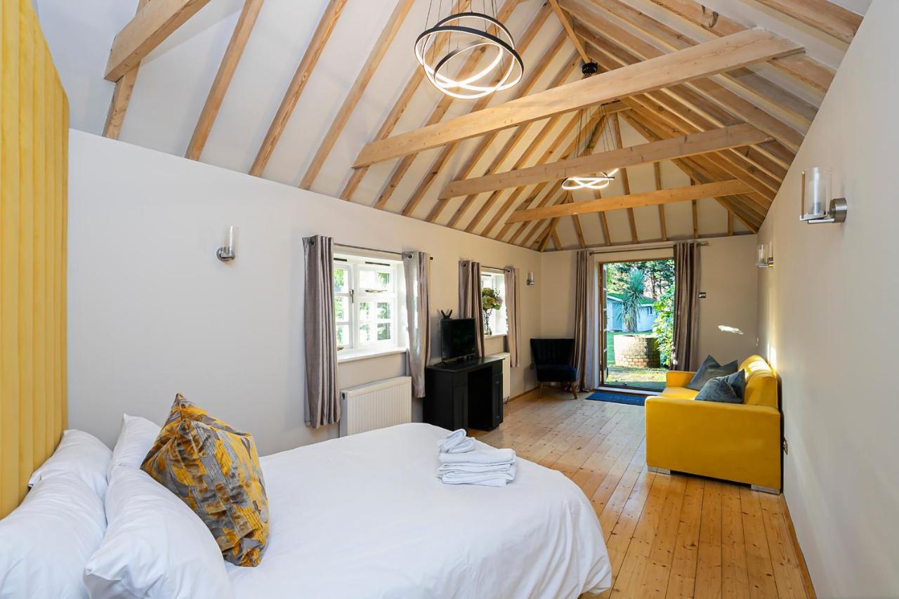 Pages Hotel And Guesthouse Harlow Dış mekan fotoğraf