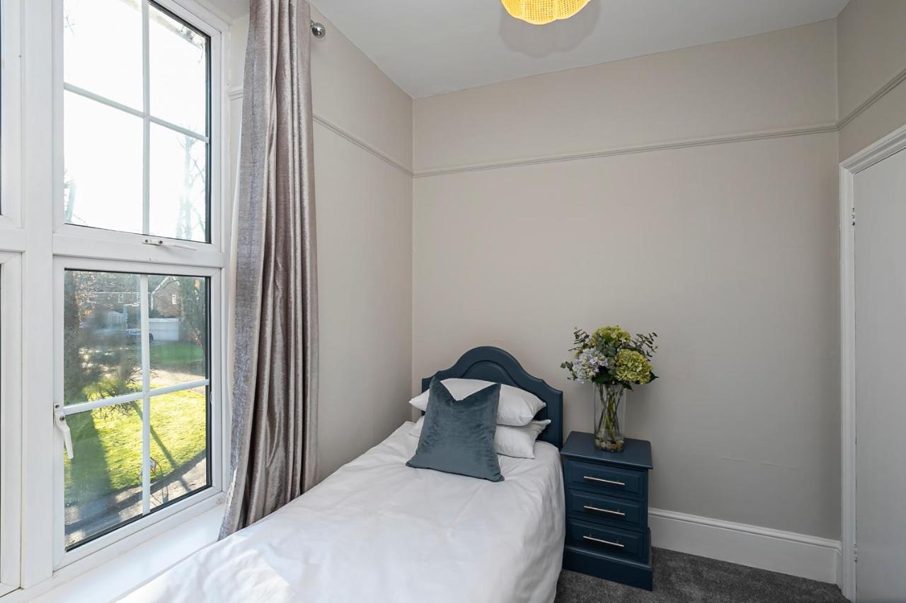 Pages Hotel And Guesthouse Harlow Dış mekan fotoğraf