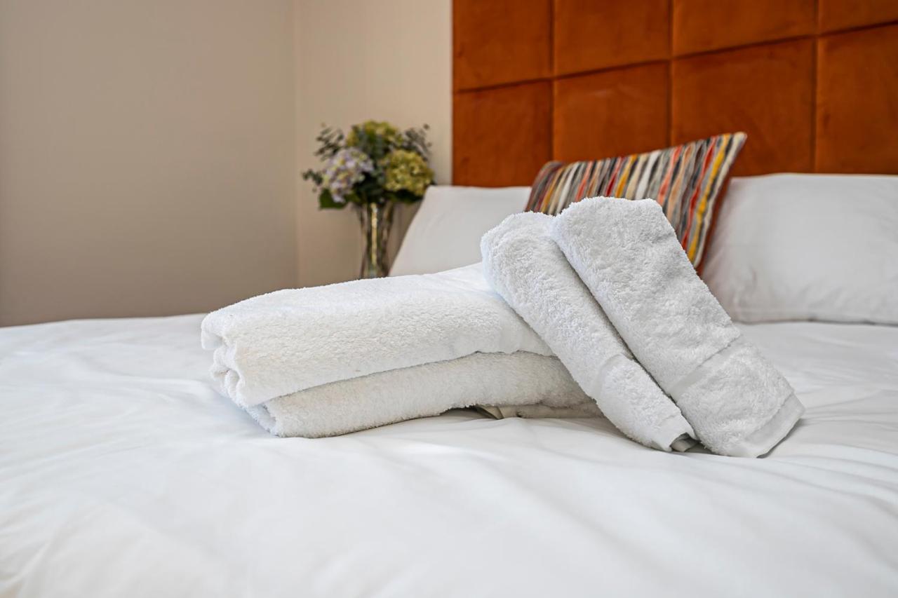 Pages Hotel And Guesthouse Harlow Dış mekan fotoğraf