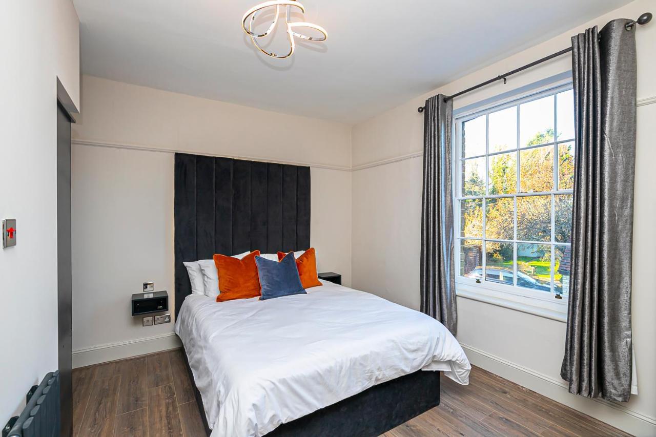 Pages Hotel And Guesthouse Harlow Dış mekan fotoğraf