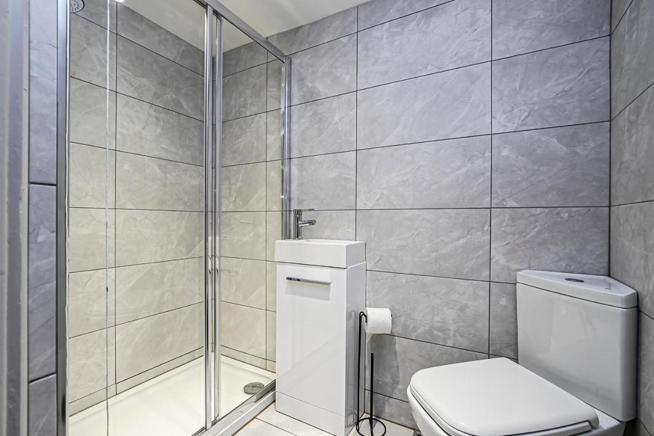 Pages Hotel And Guesthouse Harlow Dış mekan fotoğraf