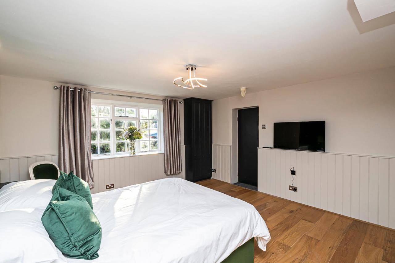 Pages Hotel And Guesthouse Harlow Dış mekan fotoğraf