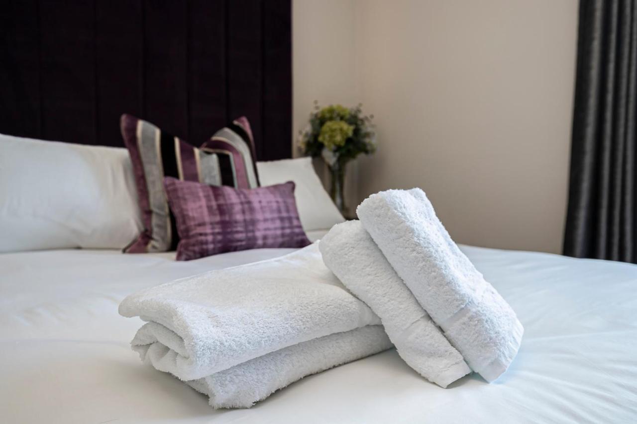 Pages Hotel And Guesthouse Harlow Dış mekan fotoğraf
