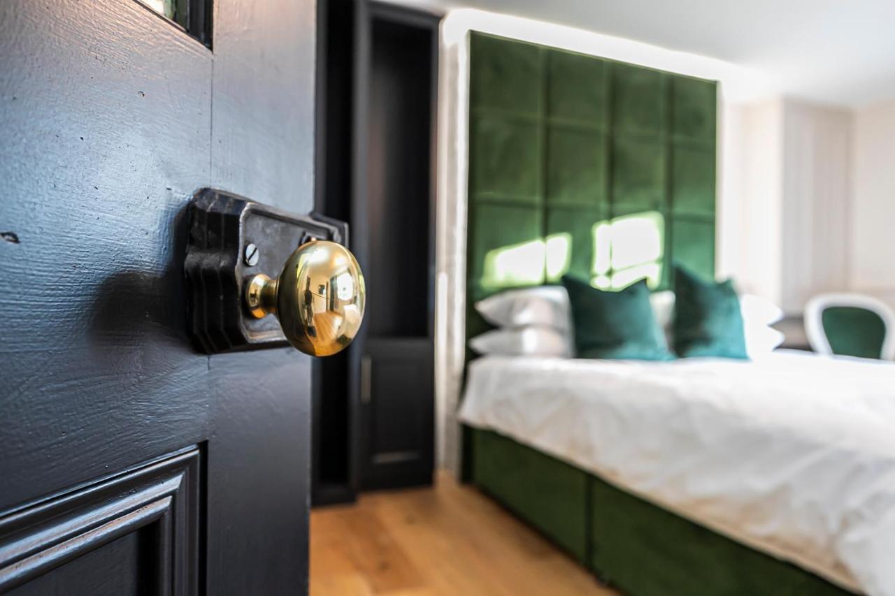 Pages Hotel And Guesthouse Harlow Dış mekan fotoğraf